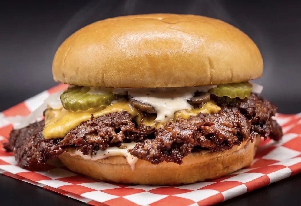 Burger cu vită, ciuperci și sos alb